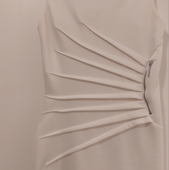 °○White Sleeveless Dress○°Pleated front with Zipper - Picture 3 of 4